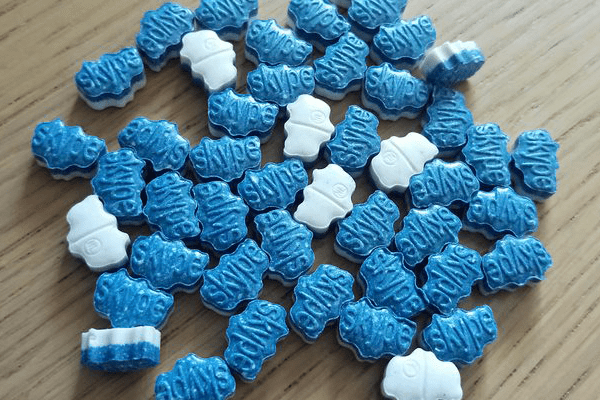 Blue-and-White-Skype-200mg-mdma.png Blue and White Skype
